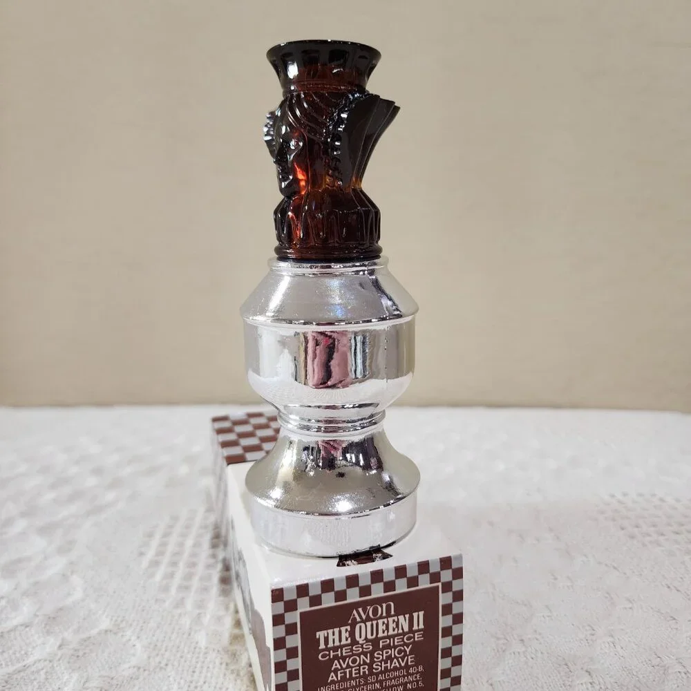 Vintage Avon THE QUEEN II CHESS PIECE Bottle Spicy Full Original Box